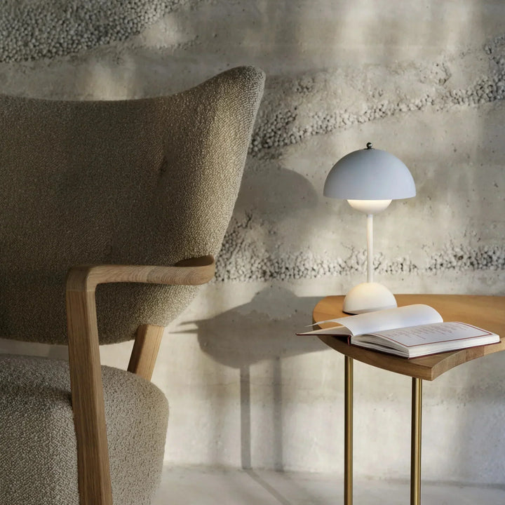 Cordless dimmable LED table lamp with warm white light