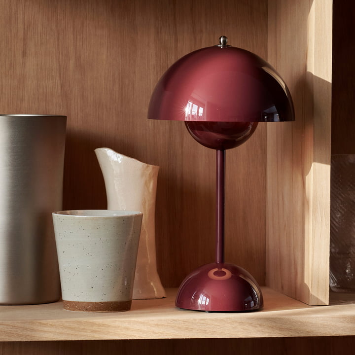 Cordless dimmable LED table lamp with warm white light