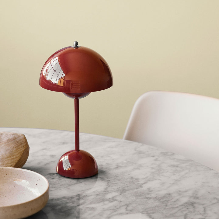 Cordless dimmable LED table lamp with warm white light
