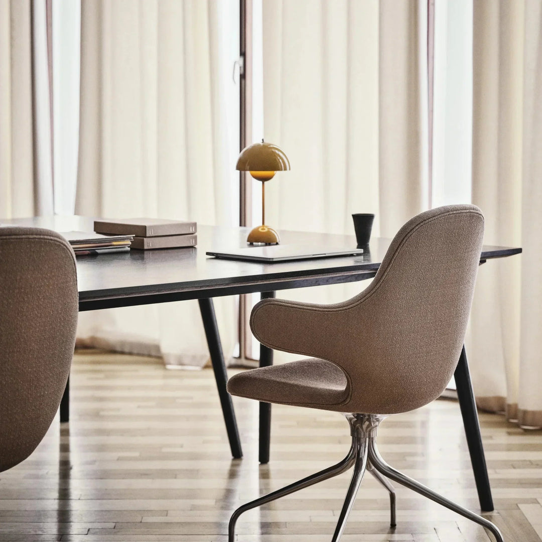 Cordless dimmable LED table lamp with warm white light