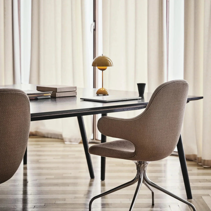 Cordless dimmable LED table lamp with warm white light