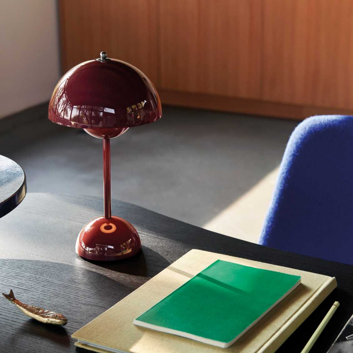 Cordless dimmable LED table lamp with warm white light