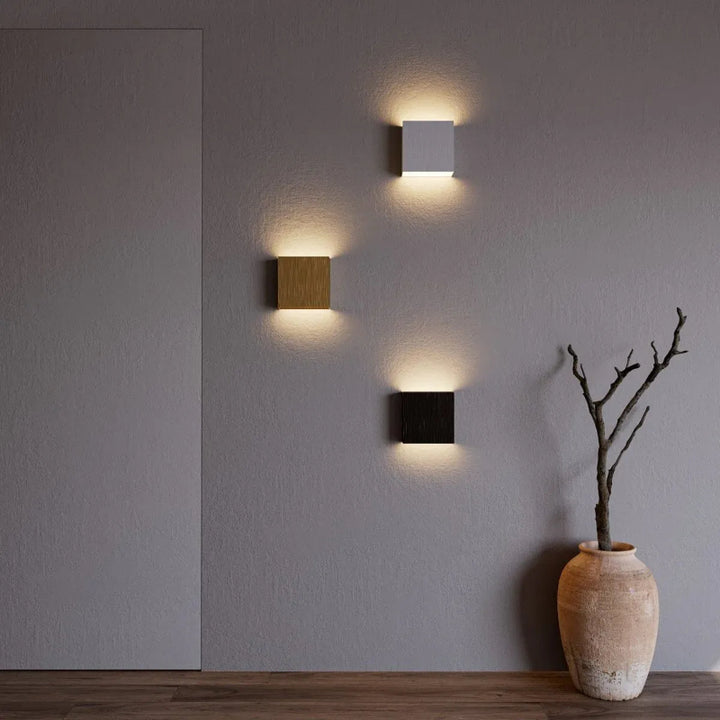 Minimalist aluminium wall light with warm or cool illumination