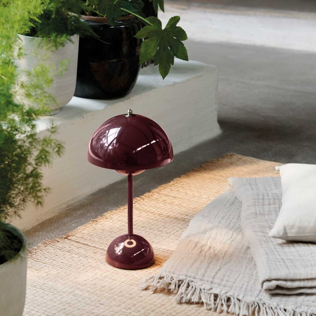 Cordless dimmable LED table lamp with warm white light